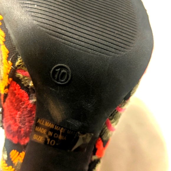 Wild Diva Floral Embroidered Heel Boots - Picture 7 of 10
